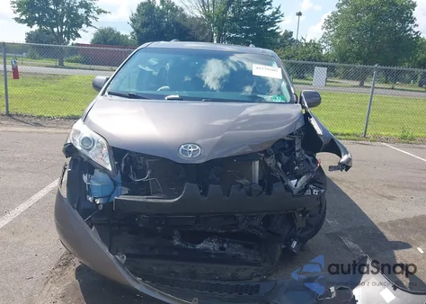 2016 Toyota Sienna Xle 7 Passenger z USA, uszkodzony, nr VIN 5TDDK3DC6GS142586